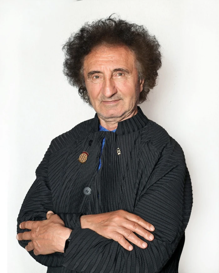 H&uuml;seyin &Ouml;zer