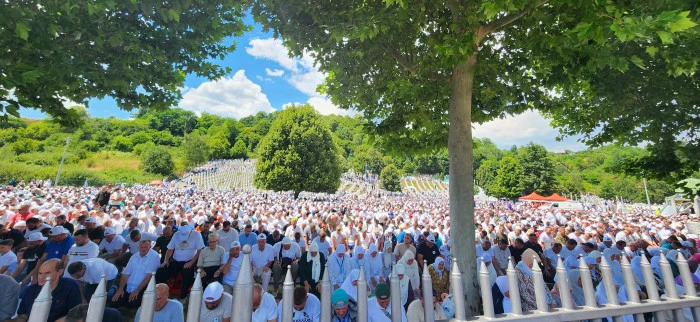 Srebrenitsa Soykırımında hayatını kaybeden yedi kişi defnedildi