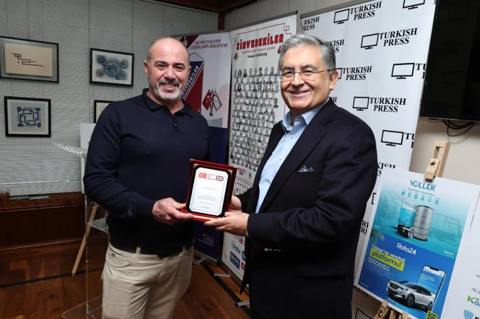 Londra'da " Zirvedekiler" kitabı lansmanı muhteşem bir katılım ile ger&ccedil;ekleştirildi