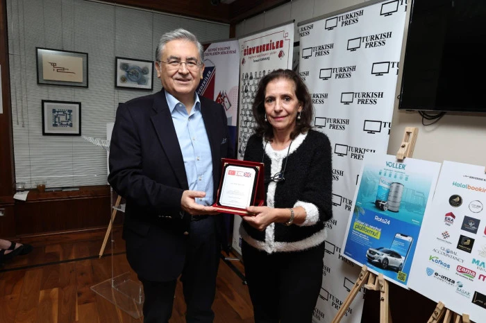 Londra'da " Zirvedekiler" kitabı lansmanı muhteşem bir katılım ile ger&ccedil;ekleştirildi