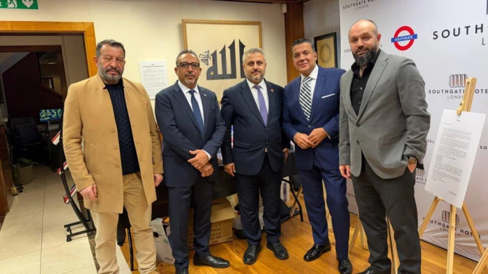 Londra'da " Zirvedekiler" kitabı lansmanı muhteşem bir katılım ile ger&ccedil;ekleştirildi