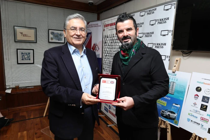 Londra'da " Zirvedekiler" kitabı lansmanı muhteşem bir katılım ile ger&ccedil;ekleştirildi