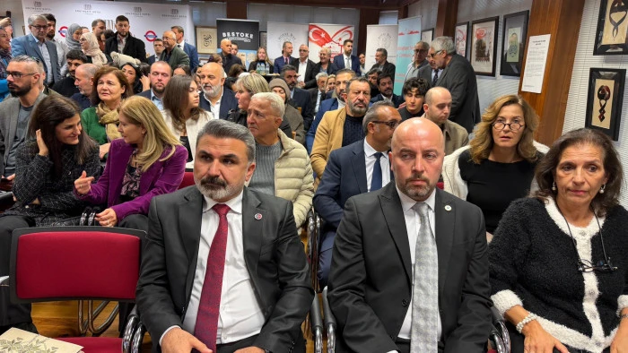 Londra'da " Zirvedekiler" kitabı lansmanı muhteşem bir katılım ile ger&ccedil;ekleştirildi