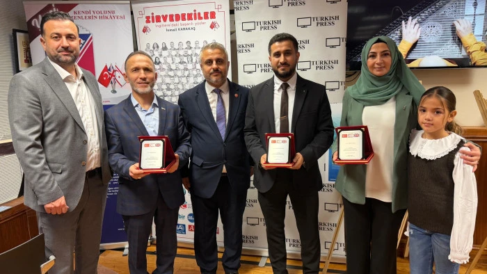 Londra'da " Zirvedekiler" kitabı lansmanı muhteşem bir katılım ile ger&ccedil;ekleştirildi