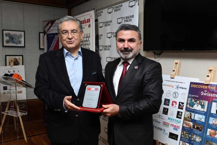 Londra'da " Zirvedekiler" kitabı lansmanı muhteşem bir katılım ile ger&ccedil;ekleştirildi