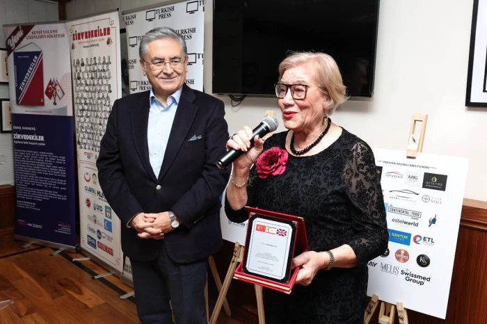 Londra'da " Zirvedekiler" kitabı lansmanı muhteşem bir katılım ile ger&ccedil;ekleştirildi