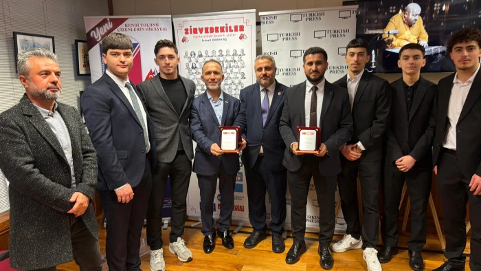 Londra'da " Zirvedekiler" kitabı lansmanı muhteşem bir katılım ile ger&ccedil;ekleştirildi