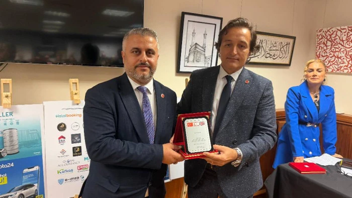 Londra'da " Zirvedekiler" kitabı lansmanı muhteşem bir katılım ile ger&ccedil;ekleştirildi