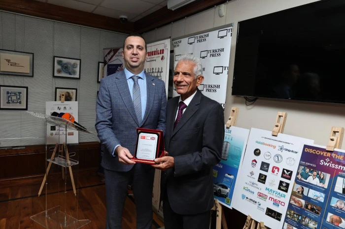 Londra'da " Zirvedekiler" kitabı lansmanı muhteşem bir katılım ile ger&ccedil;ekleştirildi