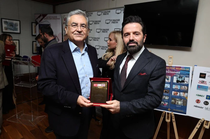 Londra'da " Zirvedekiler" kitabı lansmanı muhteşem bir katılım ile ger&ccedil;ekleştirildi