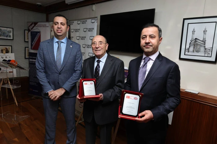 Londra'da " Zirvedekiler" kitabı lansmanı muhteşem bir katılım ile ger&ccedil;ekleştirildi