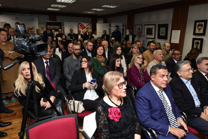 Londra'da " Zirvedekiler" kitabı lansmanı muhteşem bir katılım ile ger&ccedil;ekleştirildi