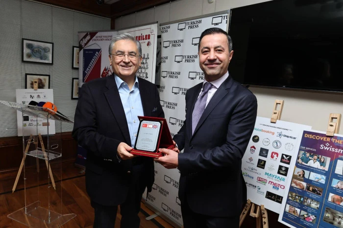 Londra'da " Zirvedekiler" kitabı lansmanı muhteşem bir katılım ile ger&ccedil;ekleştirildi