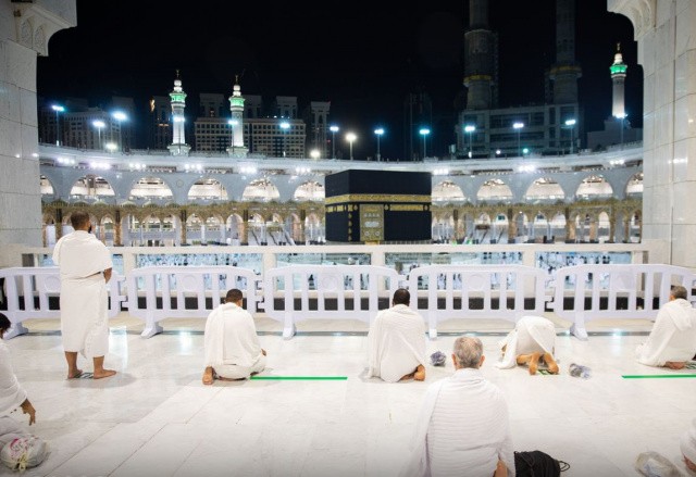 Suudi Arabistan'da umre ziyaretleri yeniden başladı