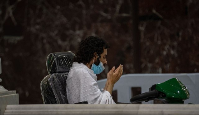 Suudi Arabistan'da umre ziyaretleri yeniden başladı