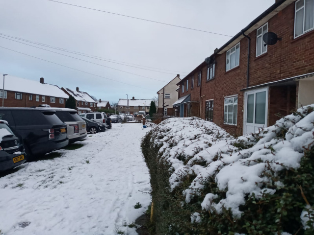 Londra'ya ilk kar d&uuml;şt&uuml;...