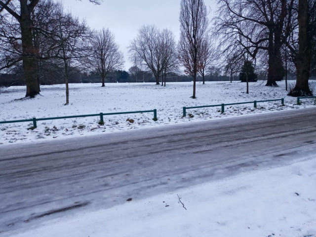 Londra'ya ilk kar d&uuml;şt&uuml;...