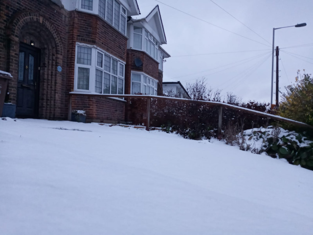 Londra'ya ilk kar d&uuml;şt&uuml;...