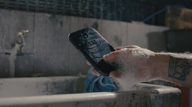 D&uuml;nyanın ilk anti bakteriyel akıllı telefonu İngiltere&rsquo;de &uuml;retildi