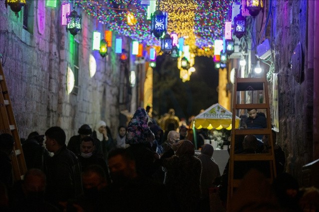 Kud&uuml;s&rsquo;&uuml;n eski şehir b&ouml;lgesi ramazan ayı i&ccedil;in s&uuml;slendi