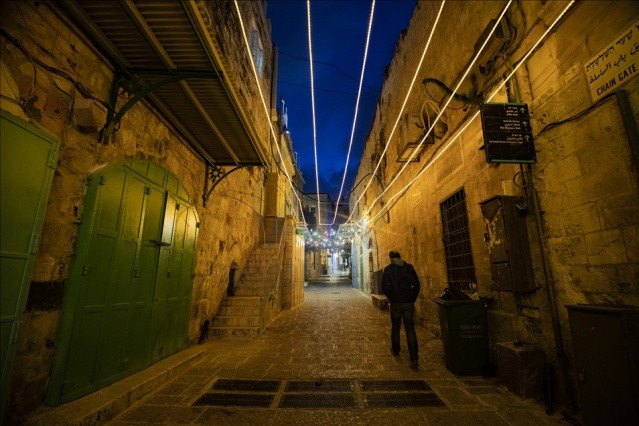 Kud&uuml;s&rsquo;&uuml;n eski şehir b&ouml;lgesi ramazan ayı i&ccedil;in s&uuml;slendi