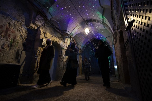 Kud&uuml;s&rsquo;&uuml;n eski şehir b&ouml;lgesi ramazan ayı i&ccedil;in s&uuml;slendi