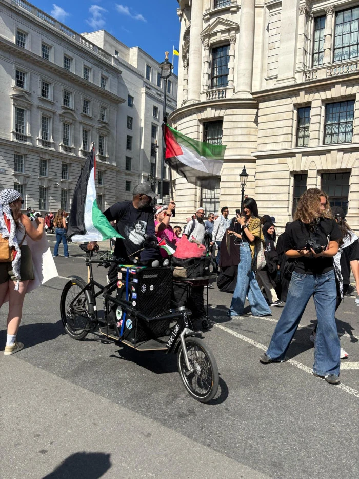 İngiliz halkı Gazze&rsquo;ye destek amacıyla b&uuml;y&uuml;k bir g&ouml;steri d&uuml;zenledi