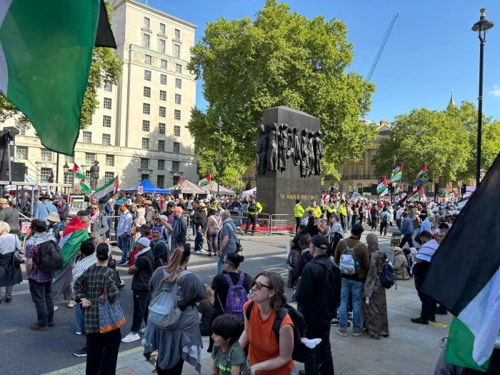 İngiliz halkı Gazze&rsquo;ye destek amacıyla b&uuml;y&uuml;k bir g&ouml;steri d&uuml;zenledi