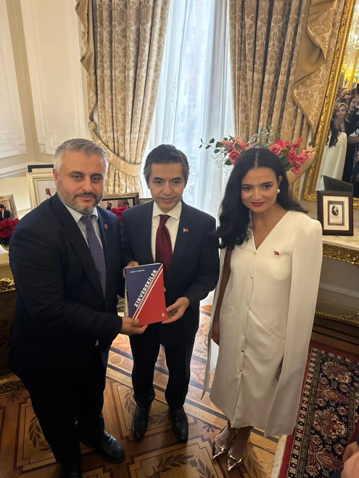 T&uuml;rkiye Cumhuriyeti'nin 102. Yılı Londra'da Coşkuyla Kutlandı