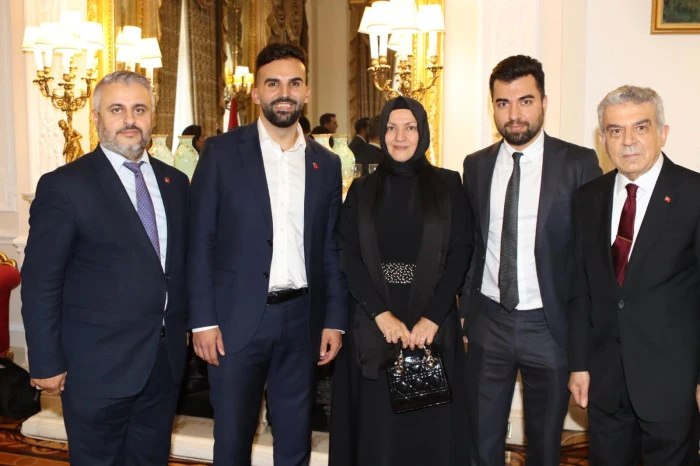 T&uuml;rkiye Cumhuriyeti'nin 102. Yılı Londra'da Coşkuyla Kutlandı