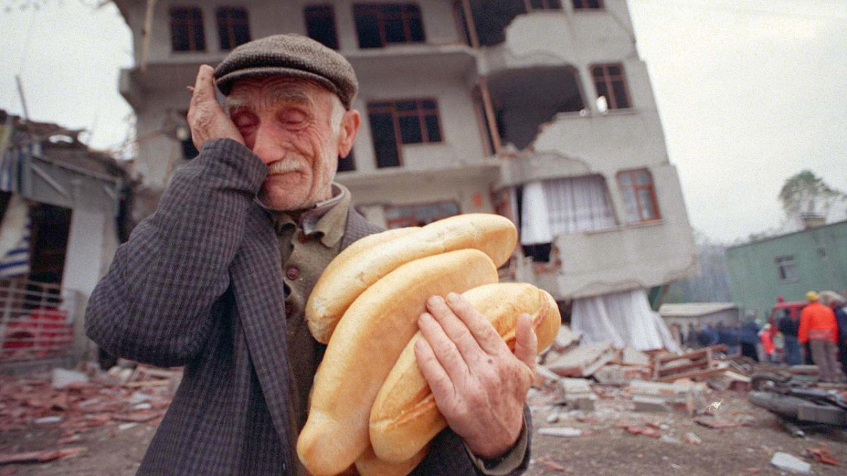 17 Ağustos depreminin üzerinden çeyrek asır geçti