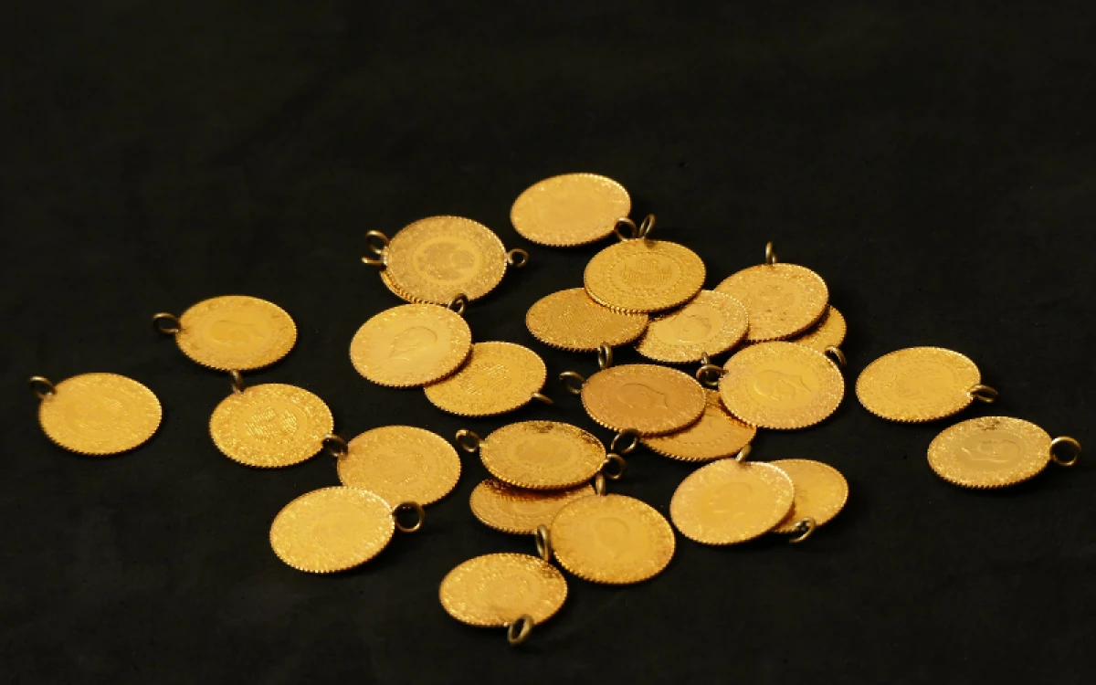 Altının gramı 7 bin 303 liradan işlem g&ouml;r&uuml;yor