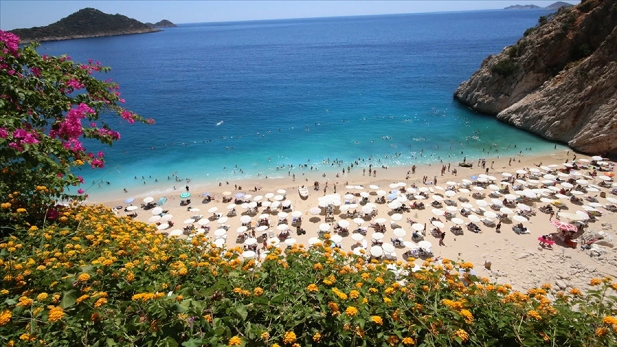 Antalya bu yıl 17 milyon ziyaret&ccedil;i ağırladı                  