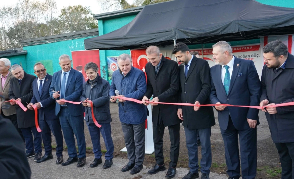 Bakan Bak,Galatasaray&rsquo;a, &lsquo;Cumhuriyet Kupası&rsquo;nı Takdim Etti