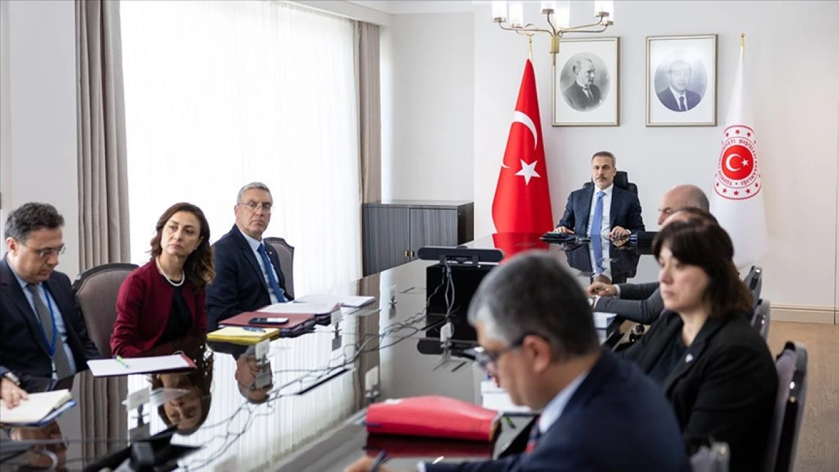 Bakan Fidan, İngiltere tarafından d&uuml;zenlenen "H&uuml;rm&uuml;z Boğazı"na ilişkin &ccedil;evrimi&ccedil;i toplantıda yer aldı