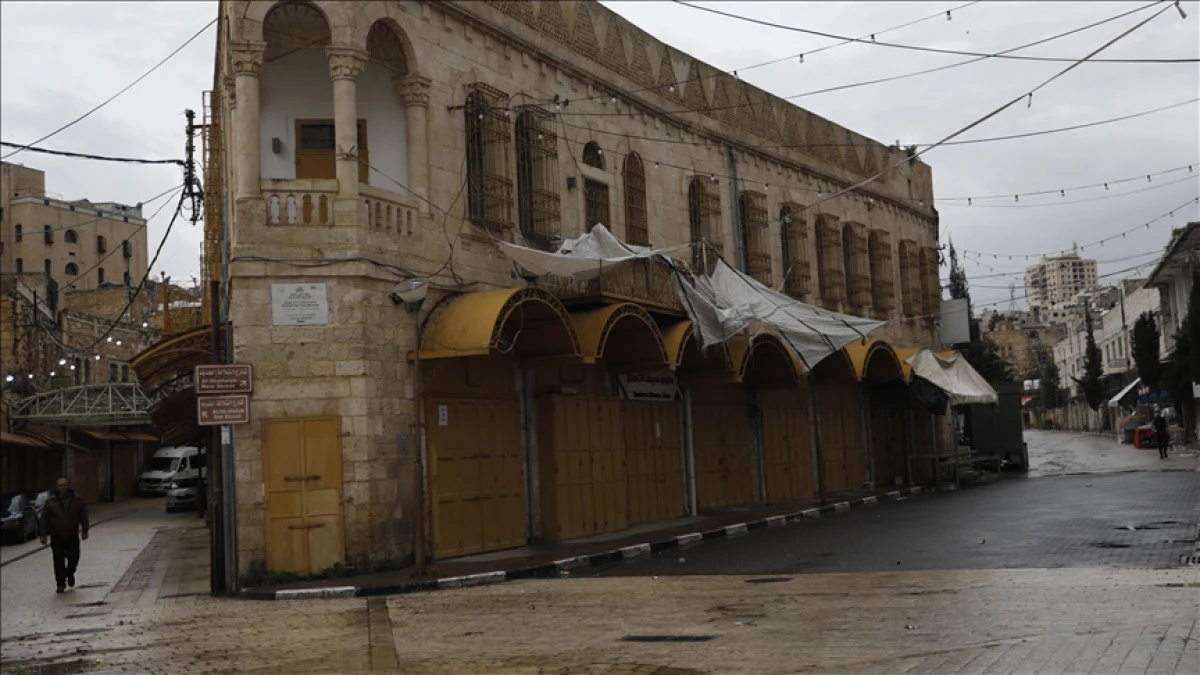 Batı Şeria'da İsrail'in tartışmalı "idam yasasına" karşı genel grev g&uuml;ndelik hayatı fel&ccedil; etti
