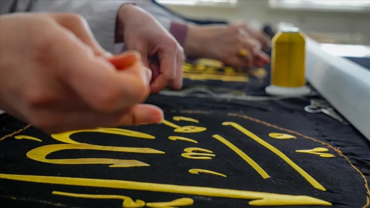 Diyarbakır'da usta &ouml;ğreticiler Esma-&uuml;l H&uuml;sna'yı el emeğiyle işliyor