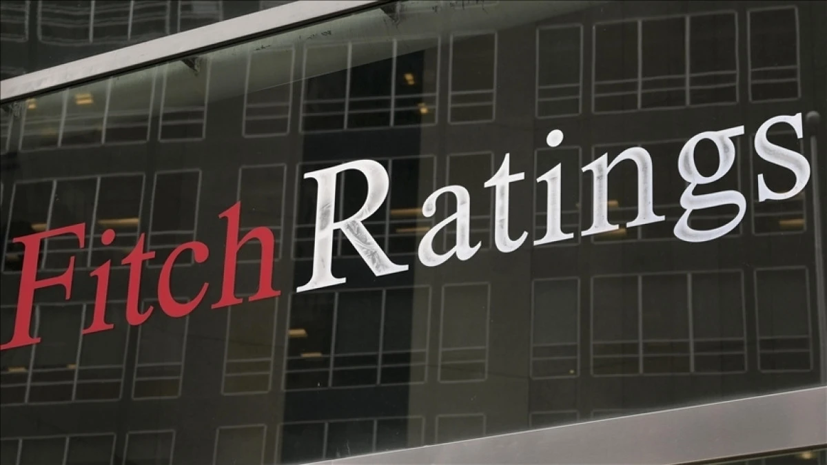 Fitch, H&uuml;rm&uuml;z Boğazı&rsquo;ndaki kapanmanın ge&ccedil;ici olduğunu ve petrol fiyatlarını sınırlı etkileyebileceğini belirtti
