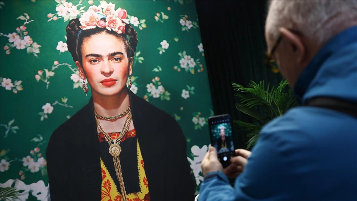 Frida Kahlo'nun otoportresi, bir m&uuml;zayedede satılan en değerli kadın sanat&ccedil;ı eseri oldu