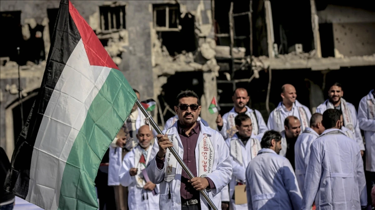 Gazze'de yıkımın i&ccedil;inde 168 doktor uzmanlık sertifikasını aldı