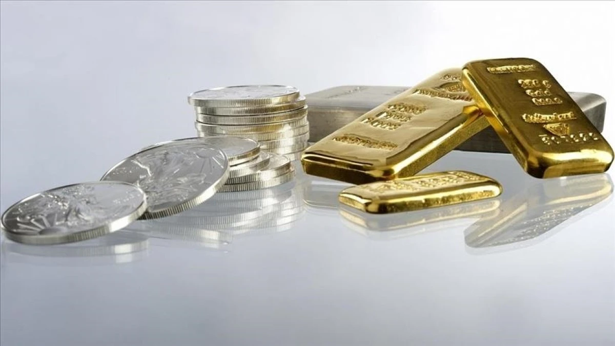 Gold and industrial metals decline as investors turn to US dollar amid geopolitical risks