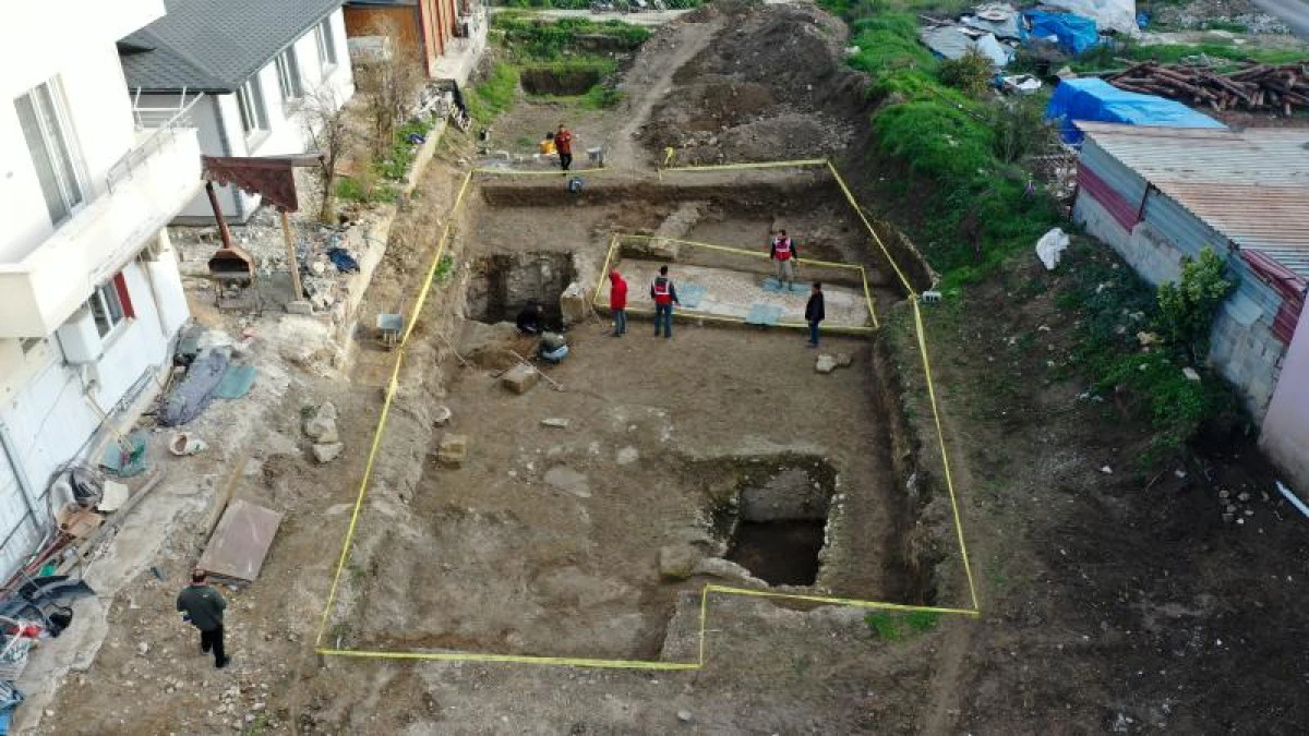 Hatay&rsquo;da Ge&ccedil; Antik &Ccedil;ağ&rsquo;a Ait 17,5 Metrelik Mozaik G&uuml;n Y&uuml;z&uuml;ne &Ccedil;ıkarıldı