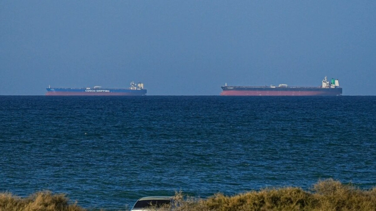 Hormuz traffic remains limited amid ceasefire concerns