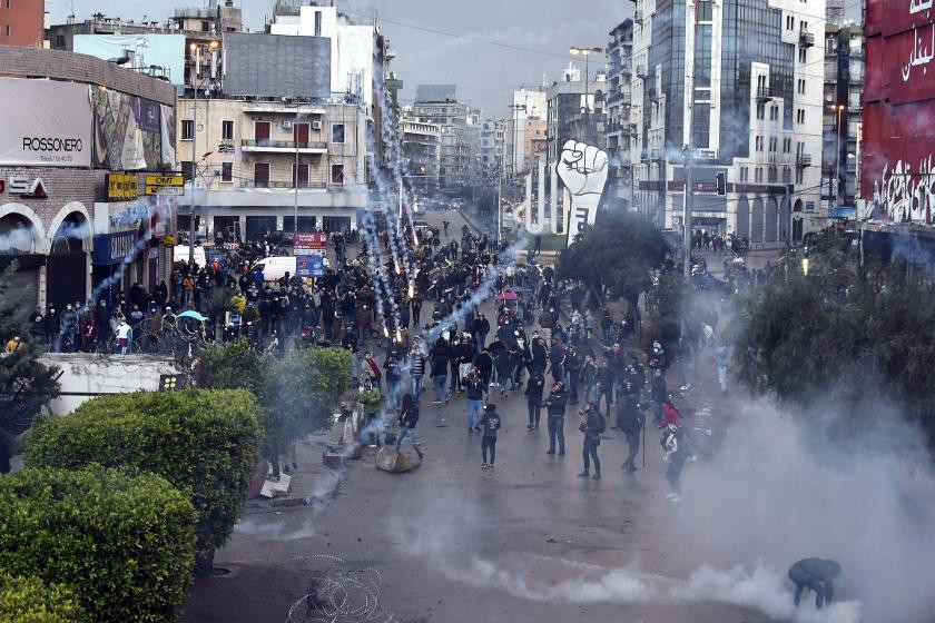 İngiltere, Lübnan'daki vatandaşlarına bu ülkeden ayrılmalarını tavsiye etti