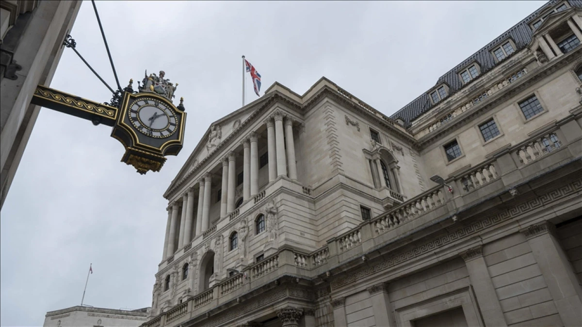 İngiltere Merkez Bankası politika faizini değiştirmedi