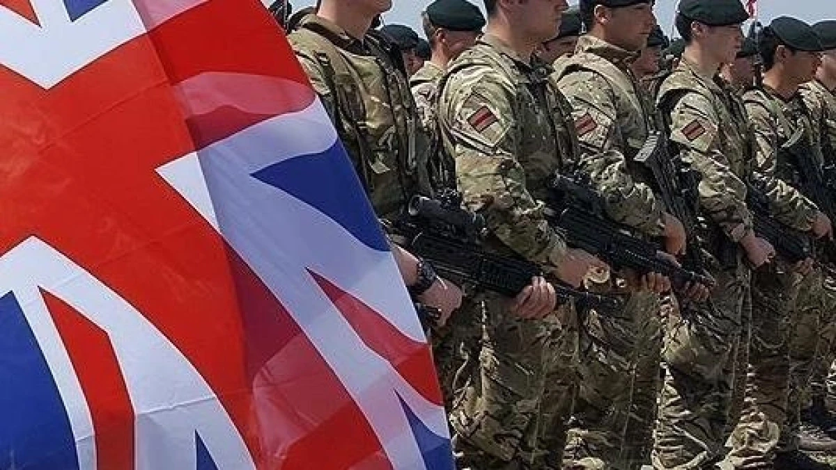 İngiltere, okula ara veren gen&ccedil;ler i&ccedil;in g&ouml;n&uuml;ll&uuml; askerlik eğitimi hazırlıyor