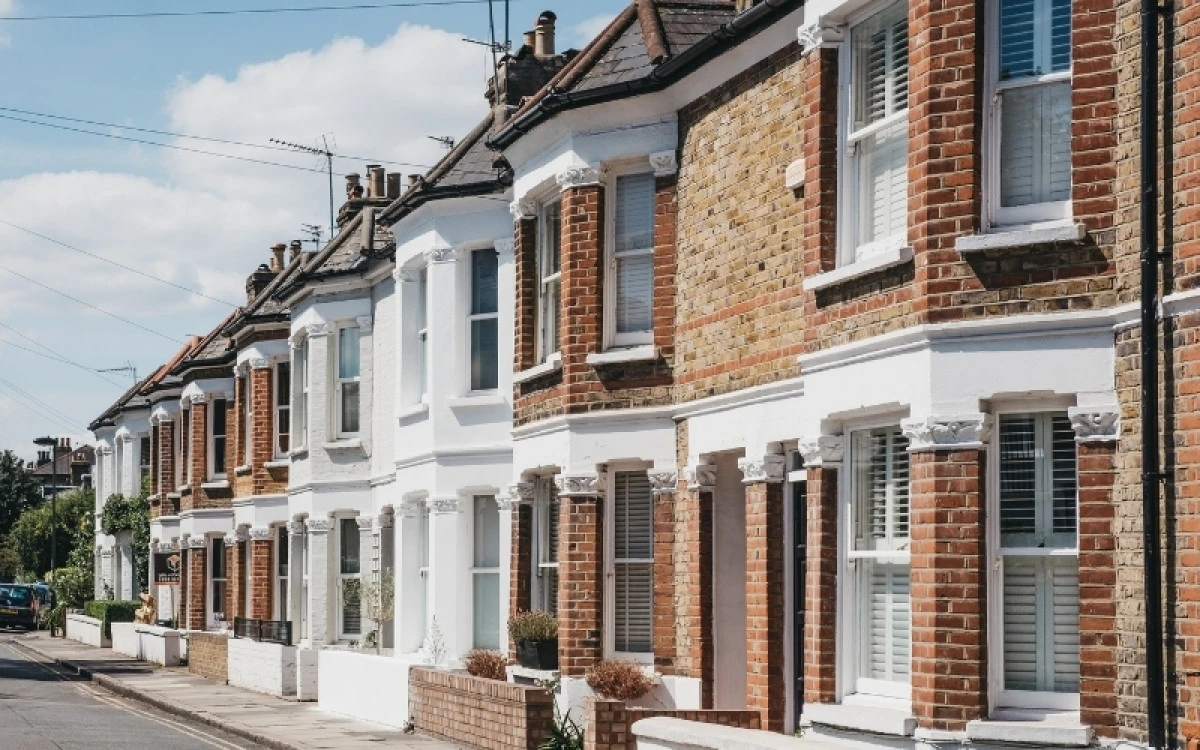 İngiltere&rsquo;de Gen&ccedil;ler Geleceğini Aile Servetine Bağladı