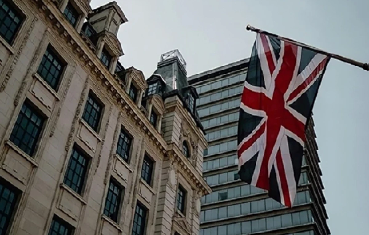 İngiltere'de konut fiyatları 2025'i d&uuml;ş&uuml;şle kapattı