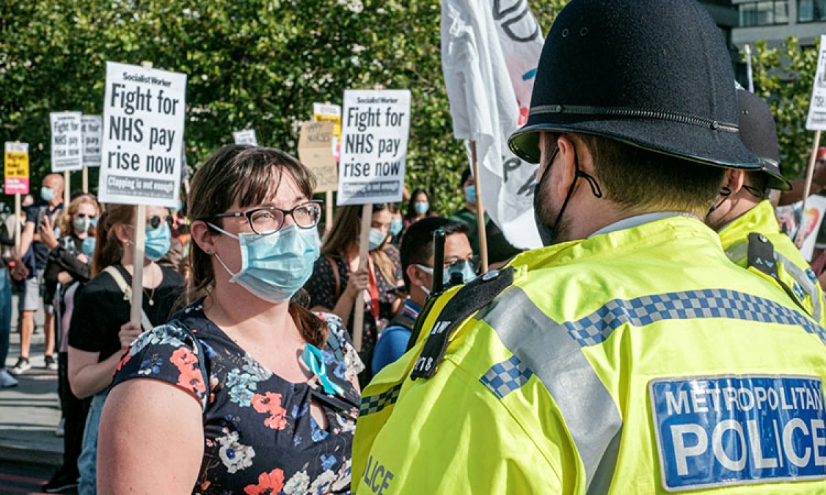 İngiltere'de NHS&rsquo;den &lsquo;hayat riski&rsquo; uyarısı