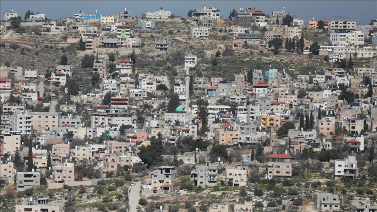 Israeli settler groups expand illegal outpost in West Bank